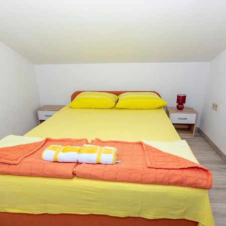 Apartmani Filip Pag Town Exterior foto
