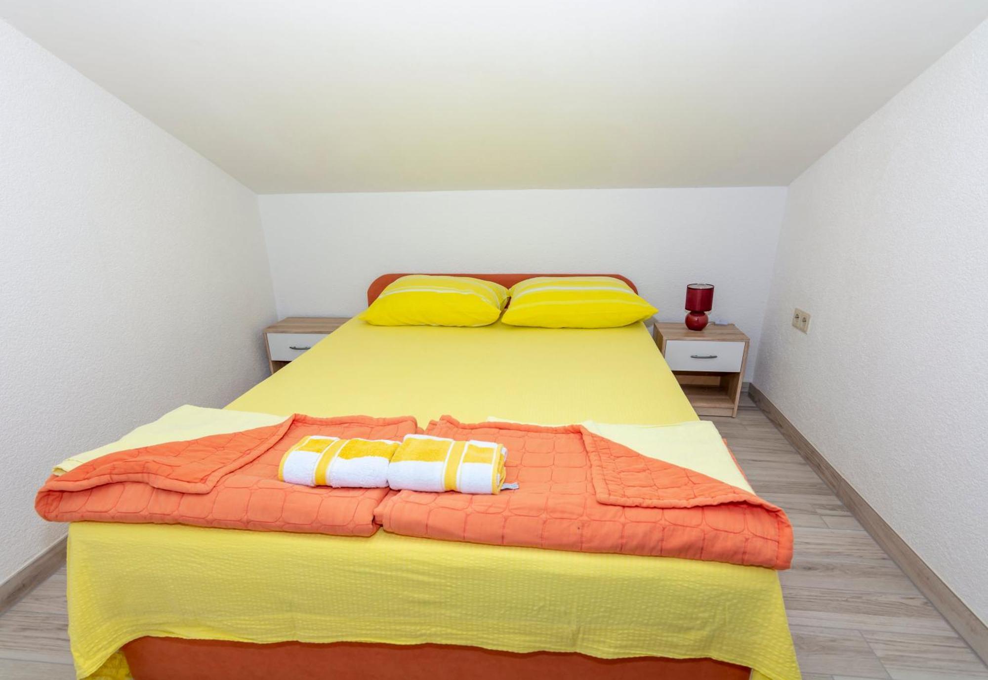 Apartmani Filip Pag Town Exterior foto