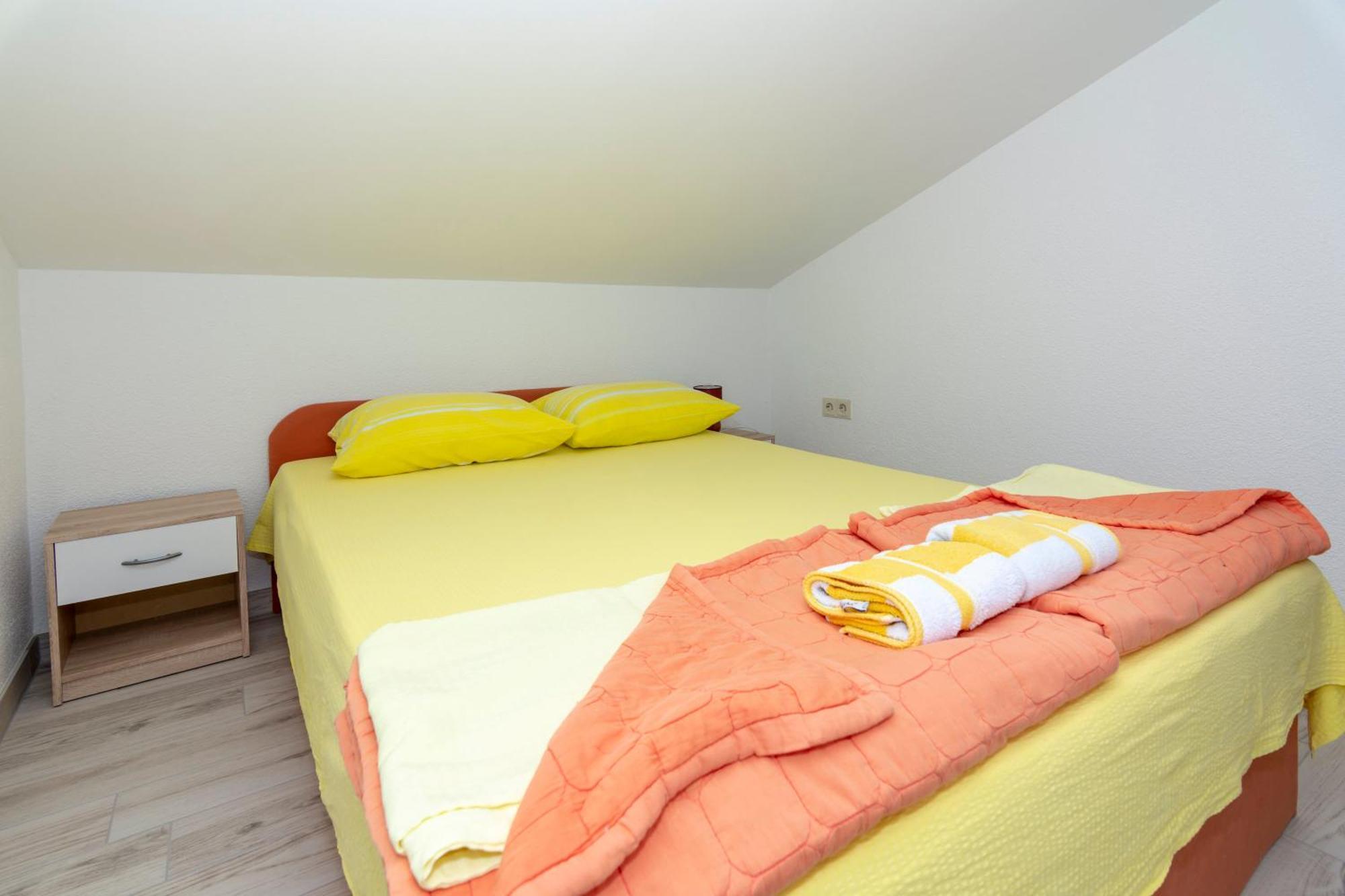 Apartmani Filip Pag Town Exterior foto